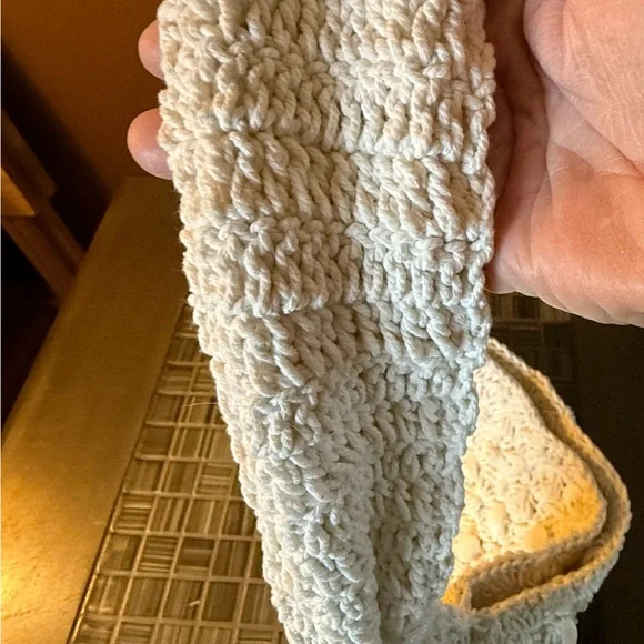 FROM INDIA TO YOU Handcrafted Macrame Bag With Shales. - Picture 4 of 8